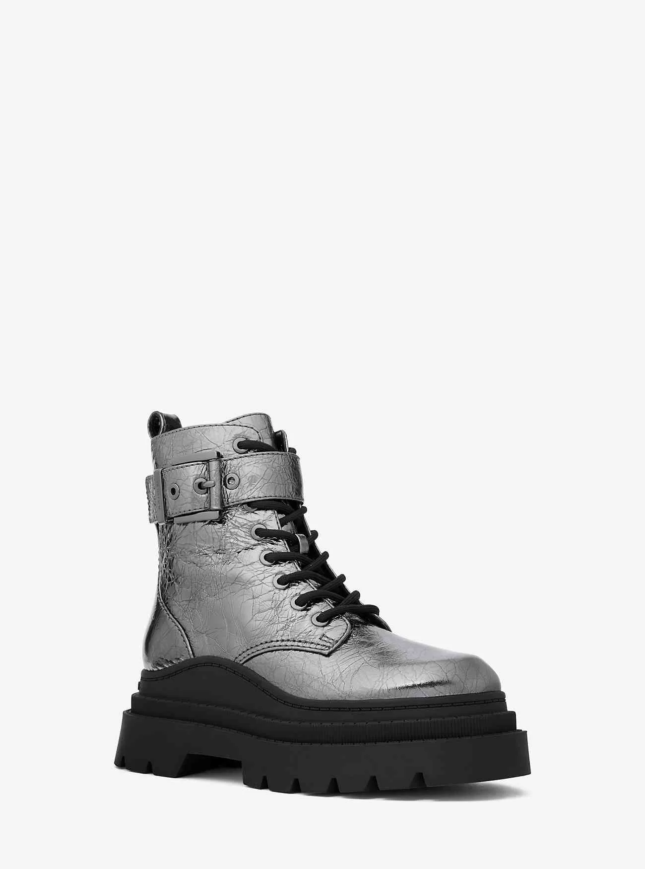 Colby Crackled Combat Boot i metalliskt läder