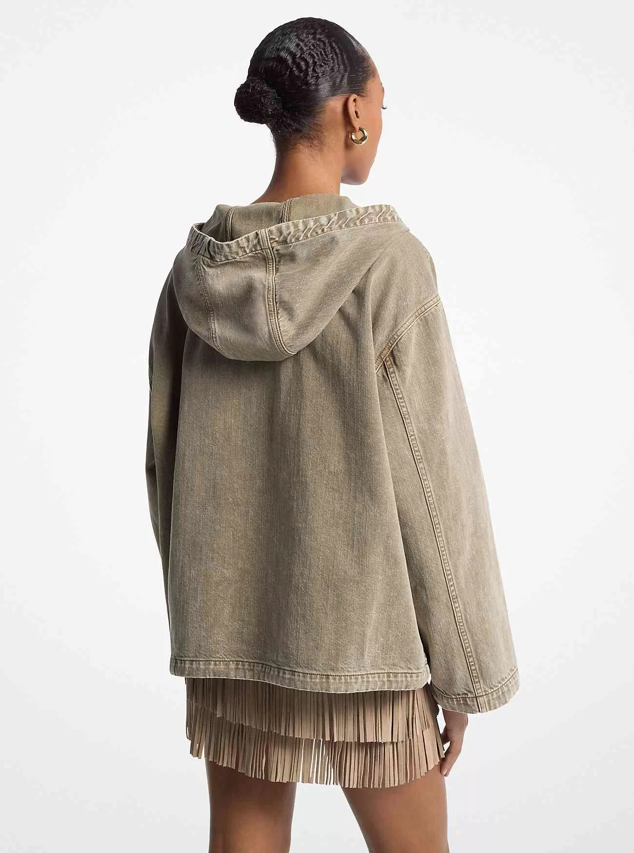 Popoverjacka i plaggfärgad jeans