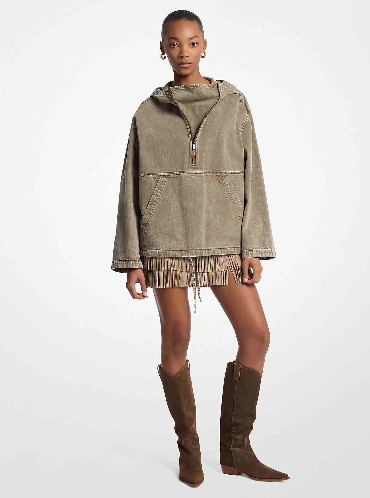 Popoverjacka i plaggfärgad jeans