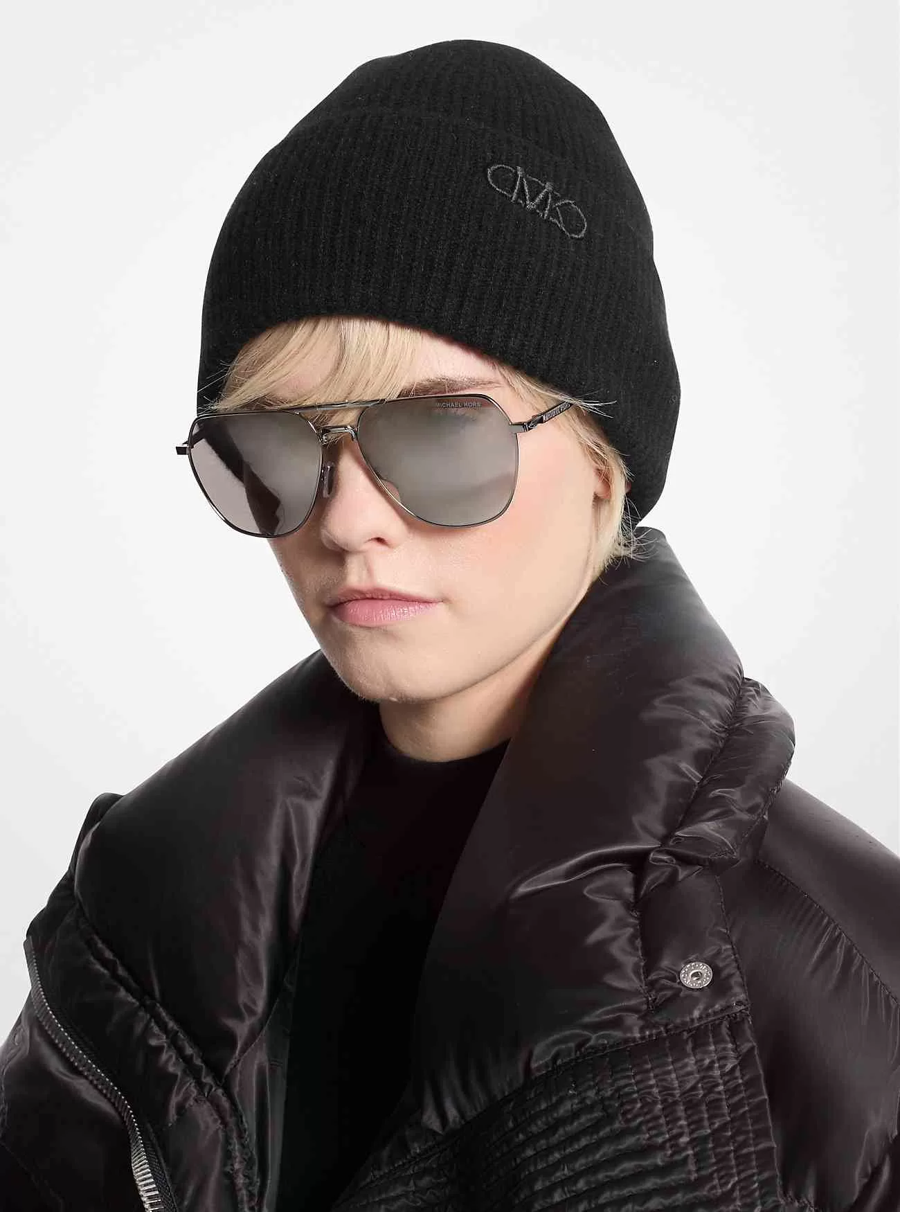 Ribbad mössa i kashmir