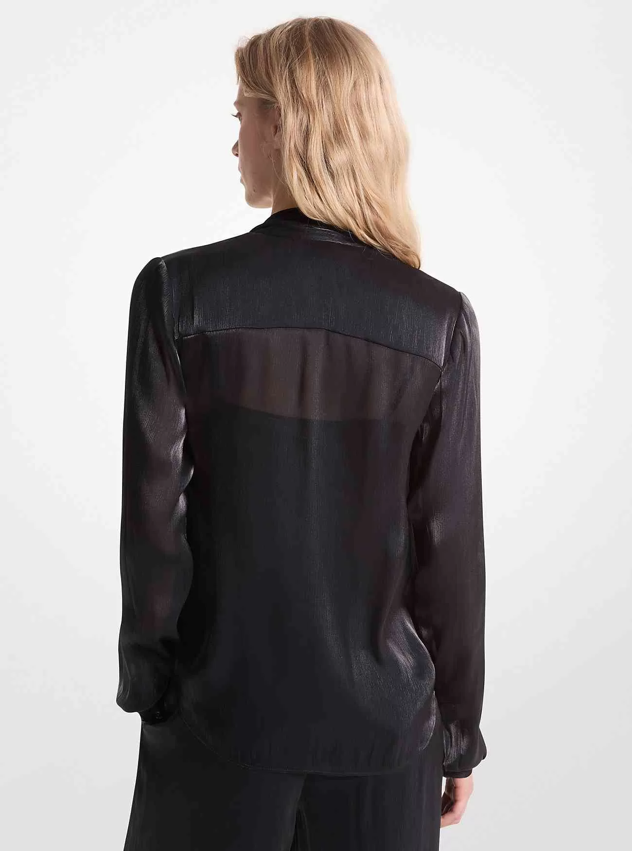 Skrynklig metallisk Georgette-blus med knythals