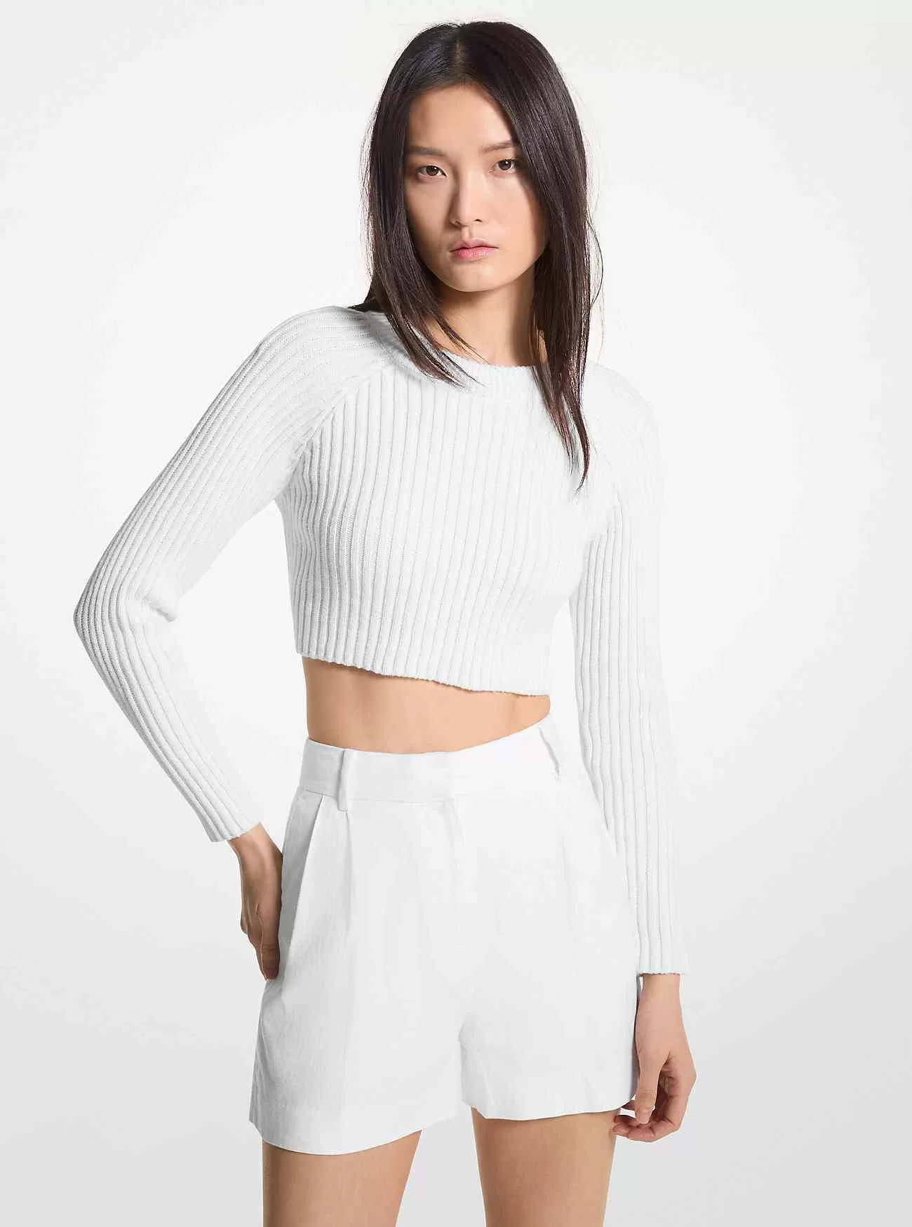 Veckade shorts i linneblandning